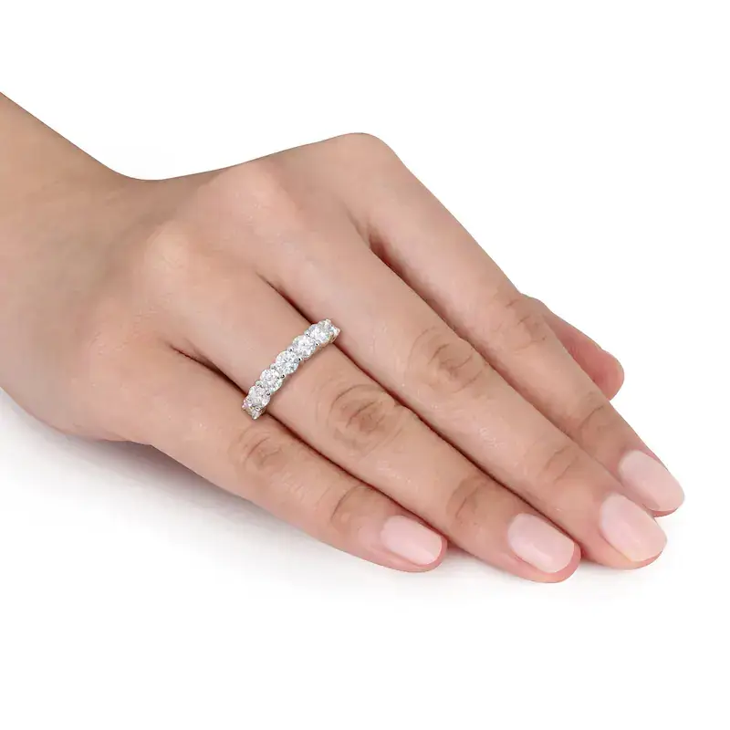 0.15ct-ring-girl-2.webp 0.15ct-ring-girl-2.webp